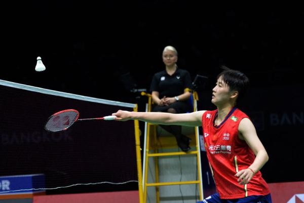 上显得犹疑 上显得犹疑